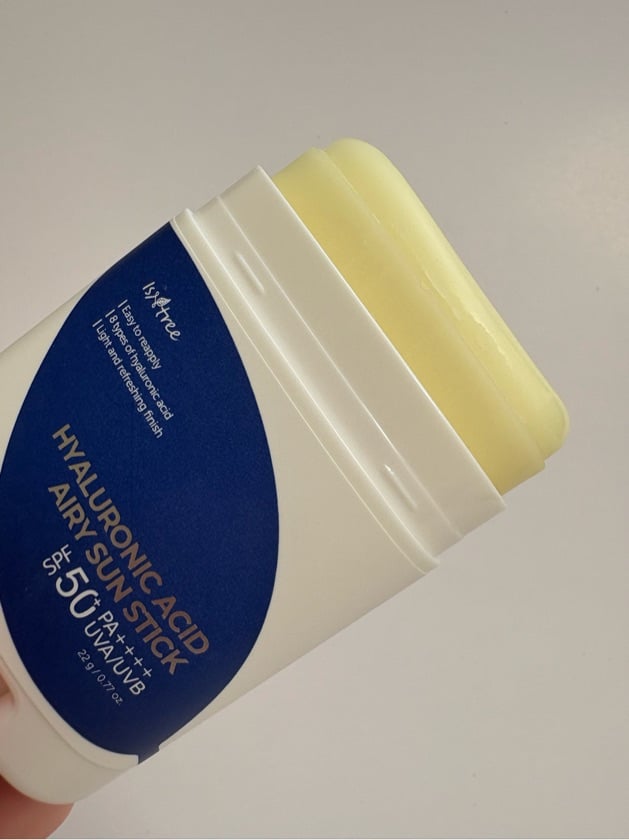💙 Isntree – Hyaluronic Acid Airy Sun Stick SPF50+ PA++++ (22 g)